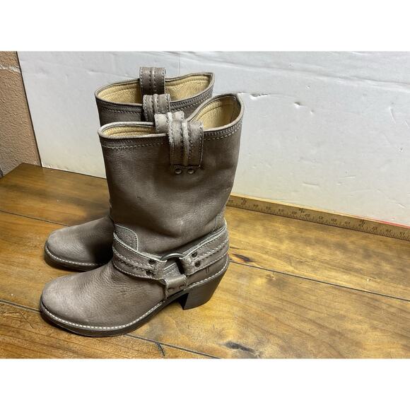 Frye Carmen Harness Western Moto Boots Heeled 77376 Womens 7 Taupe Brown - Picture 1 of 10
